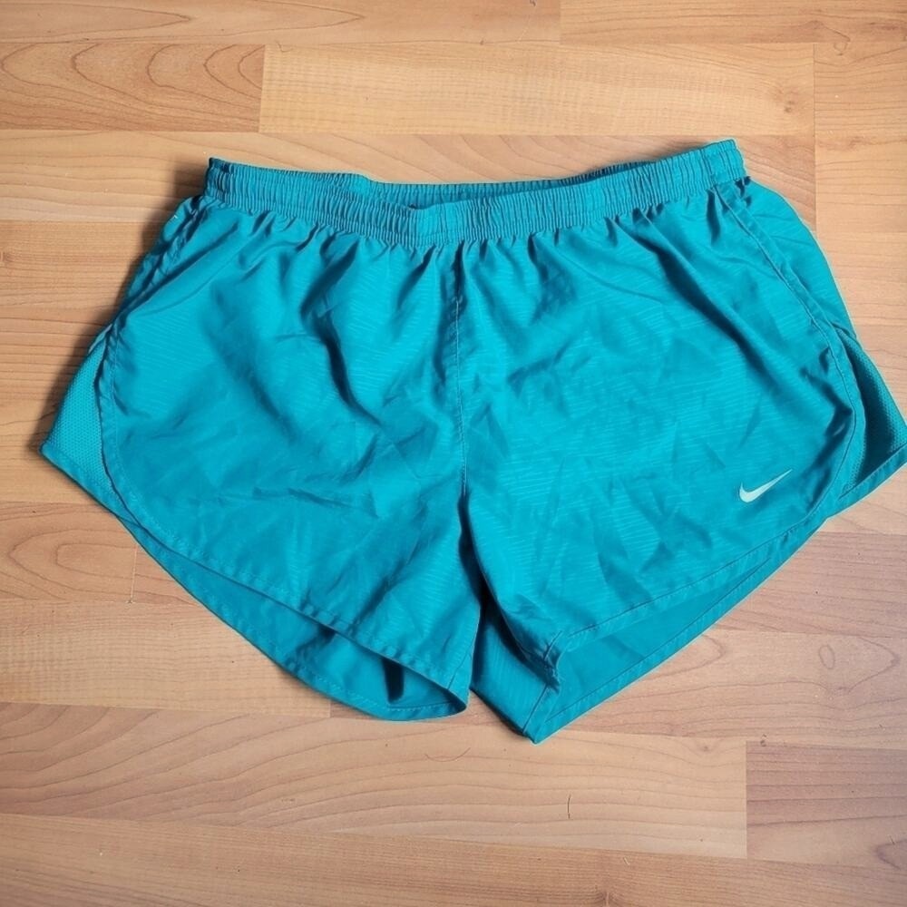 Nike Dry-Fit Green Running Lined Shorts Sz M Athletic Workout Gym Lightweight - Picture 2 of 8